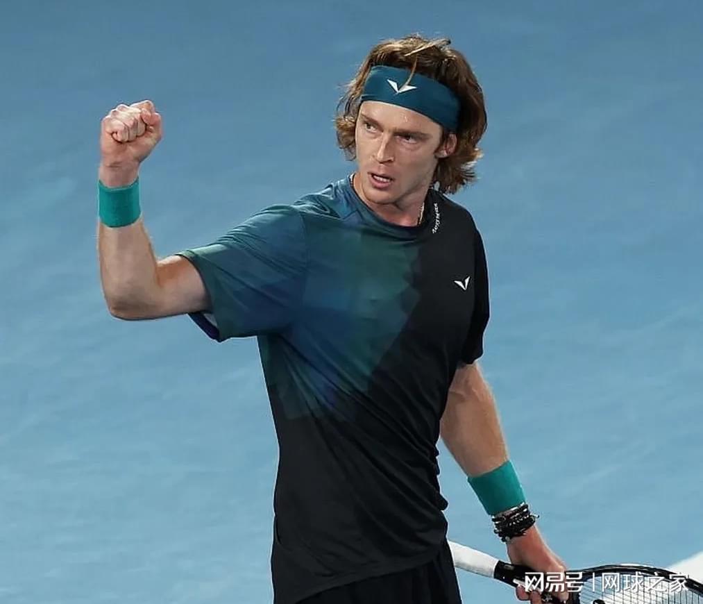 奥客网站-白卓璇吃油条落败王炸组合出局，卢宝丢盘晋级西大妈还是你大妈