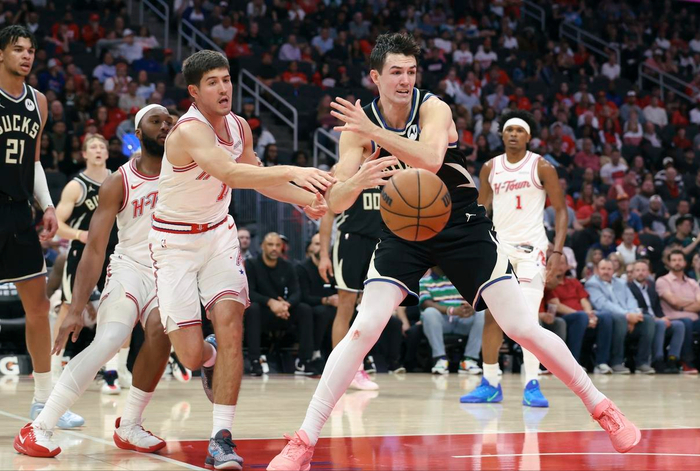 奥客网站-4连胜来到第5，火箭队有4个变化，一人可以重用，一招也能玩转|谢泼德|雄鹿|乌度卡|密尔沃基雄鹿队|休斯敦火箭队_新浪体育_新浪新闻